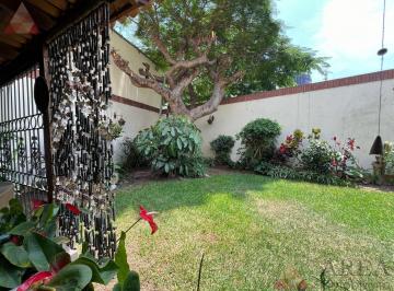 Casa · 473m² · 4 Dormitorios · 4 Estacionamientos · Casa en Venta o Alquiler | Terraza con Jardín | 4 Estacionamientos Depósito