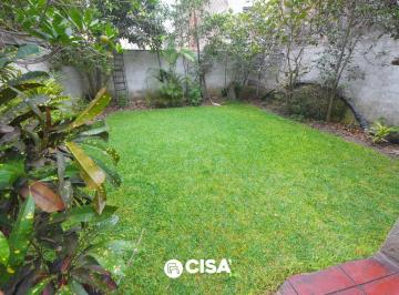 Casa · 300m² · 6 Dormitorios · 1 Estacionamiento · Se Vende Casa Como Terreno Frente a Parque