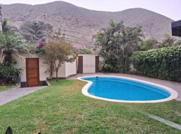 Casa · 804m² · 5 Dormitorios · 7 Estacionamientos · Vendo Bella Casa en Av del Parque N 101x, Urb. La Planicie, La Molina