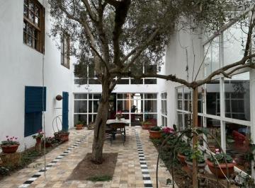 Casa · 470m² · 4 Dormitorios · 3 Estacionamientos · Casa en Venta en San Isidro