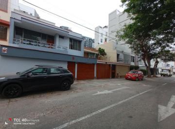 Casa de 4 habitaciones, Lima · Vendo Amplia Casa a Precio de Terreno