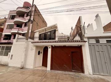Casa de 5 habitaciones, Lima · Alquiler de Casa Independiente La Molina Al Costado de La Pre de Lima