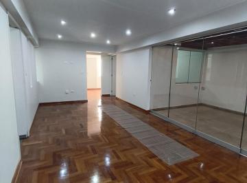 Departamento · 105m² · 3 Dormitorios · 1 Estacionamiento · Amplio Departamento en Primer Piso en Surco con Cochera Incluida