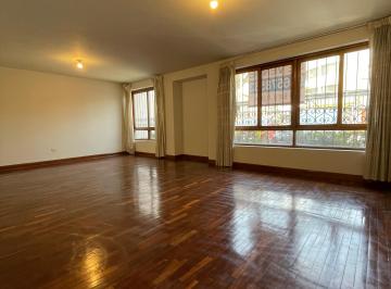 Departamento de 3 habitaciones, Lima · Amplio Flat en 1er Piso en Surco – Cerca de Todo