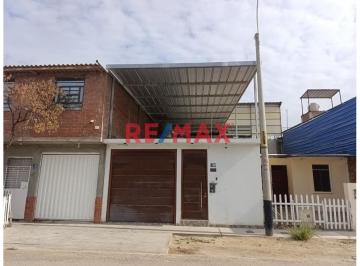 Casa · 90m² · 2 Dormitorios · 1 Estacionamiento · Casa Moderna en Villa La Planicie con Cochera, Lista Para 3 Pisos y Cerca de Av Gustavo Mohme