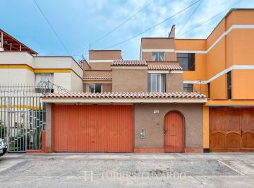 Casa de 7 habitaciones, Lima · Oportunidad! Casa en Venta, 3 Pisos + Azotea con Piscina y Cochera en San Miguel