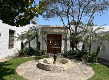 Casa · 730m² · 4 Dormitorios · 5 Estacionamientos · Hermosa Casa en Venta en Rinconada Alta