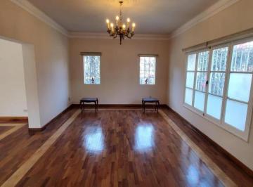 Casa · 240m² · 3 Dormitorios · 2 Estacionamientos · Se Alquila Casa en Miraflores