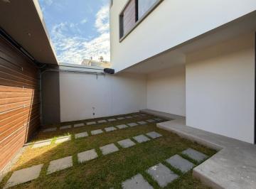 Casa de 3 habitaciones, Arequipa · Casa en Venta! Moderna Casa 3 Pisos! Cerca a City Center!