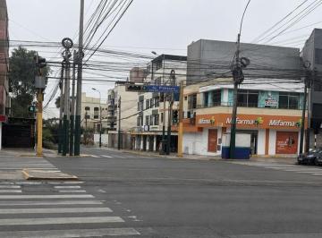 Local comercial · 150m² · 4 Dormitorios · 2 Estacionamientos · Local Comercial a Pasos de Av Primavera en Surco