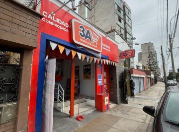 Casa de 10 habitaciones, Lima · 2 Locales Comerciales + 10 Dorm. | Propiedad Rentable con Ingresos Desde El Primer Día