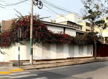 Casa · 612m² · 4 Estacionamientos · Alquiler de Casa en Valle Hermoso