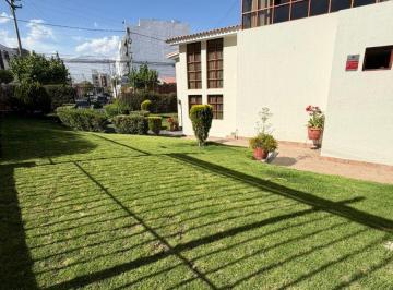 Casa de 4 habitaciones, Arequipa · Espectacular Residencia en Urb. El Palacio I Sachaca