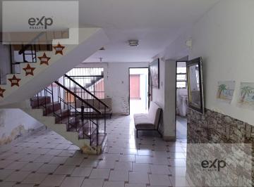 Casa · 200m² · 6 Dormitorios · 2 Estacionamientos · Casa en San Juan