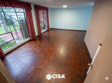 Casa · 300m² · 6 Dormitorios · Vendo Casa en Surco Parám 5 Pisos Mas Azotea Precio de Remate