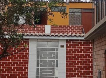 Casa de 4 habitaciones, Lima · Linda Casa 2 Pisos + Patio y Estacionamiento Exclusivo Lista Para Mudarse - Los Olivos