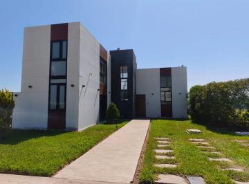 Casa de 4 habitaciones, Pisco · Exclusiva Casa de Campo con Piscina en Select Homes – Naturaleza y Confort