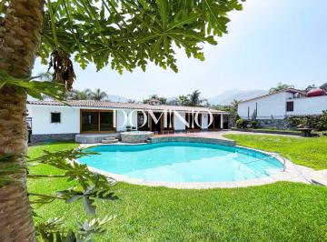 Casa · 1175m² · 3 Dormitorios · 6 Estacionamientos · Casa en La Planicie