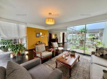 Casa · 274m² · 4 Dormitorios · 1 Estacionamiento · Se Vende Linda Casa en Miraflores Frente Al Col, Humboldt Primaria