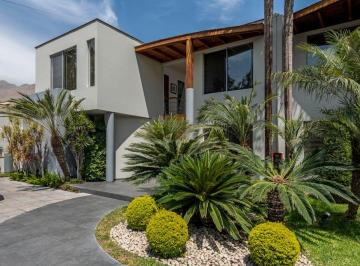 Area comun (ingreso) · Hermosa Residencia Estilo Minimalista con Amplios Ambientes Muy Iluminados.