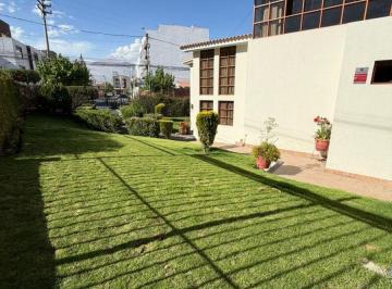 Casa de 4 habitaciones, Arequipa · Espectacular Residencia en El Palacio I Sachaca