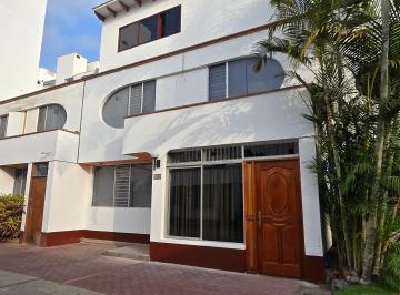 Casa de 4 habitaciones, Lima · Casa en Condominio Frente a Huaca Pucllana | 4 Dorm. | 2 Cocheras | Miraflores