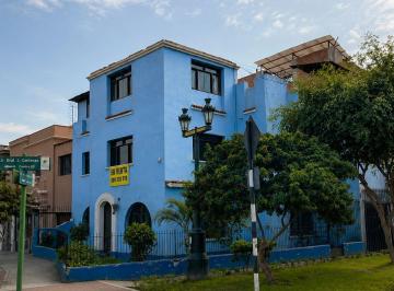 Casa en Venta de 8 habitaciones Jesús María · Venta de Casa en Esquina y Frente a Parque - Jesus Maria