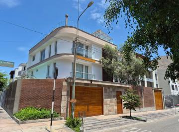 Casa de 9 habitaciones, Lima · Casa Amplia Estilo Aleman de 3 Pisos en Esquina. Los Alamos de Monterrico. Costado Centrum