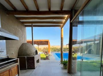 Casa · 400m² · 4 Dormitorios · 5 Estacionamientos · Venta Casa de Campo Paracas