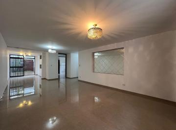 Departamento · 141ha · 5 Dormitorios · 2 Estacionamientos · Se Vende Departamento Triplex en Chorrillos con 2 Estacionamientos