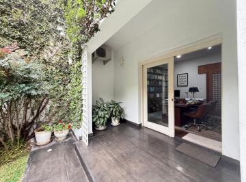 Casa · 370m² · 3 Dormitorios · 2 Estacionamientos · Casa con Excelente Ubicación en San Isidro – Ideal Para Vivienda U Oficina