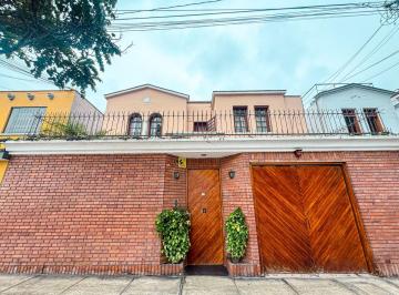 Casa de 4 habitaciones, Lima · Vendo Amplia Casa de 2 Pisos en Excelente Zona de Miraflores | 310 m²