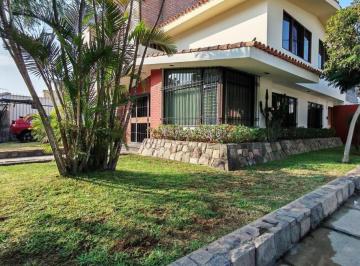 Departamento · 180m² · 3 Dormitorios · 1 Estacionamiento · Dpto. en Surco, Frente a Parque
