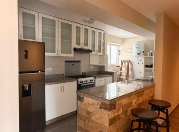 Vista angular de la cocina · Alquilo Depa de 2 Dorm + Cochera! - Barrio Medico (Miraflores - Surquillo)