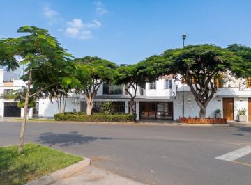 Casa · 298m² · 5 Dormitorios · 2 Estacionamientos · Se Vende Casa en San Isidro 2 Pisos