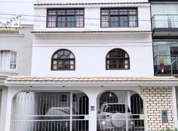 Casa de 7 habitaciones, Lima · Amplia Casa Independizada con Dúplex Adicional en Urb. Álamos de Monterrico – Santiago de Surco