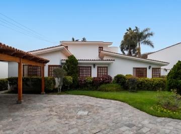 Casa de 4 habitaciones, Lima · Venta de Residencia de Estilo Clásico con Acabados en Cedro y Teja, La Encantada de Villa