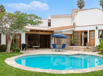 Casa de 4 habitaciones, Lima · Venta de Residencia de Estilo Clásico con Acabados en Cedro y Teja, La Encantada de Villa
