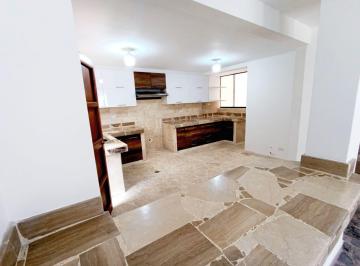 Casa · 312m² · 5 Dormitorios · 2 Estacionamientos · ¡Ocasión! Casa Totalmente Remodelada en Chacarilla