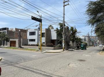 Casa de 4 habitaciones, Ica · Casa en Esquina en Av San Martín | La Mejor Zona de Ica | 727 m²
