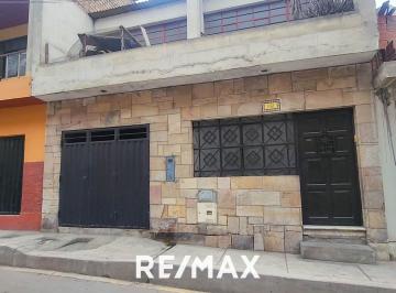 Casa · 180m² · 5 Dormitorios · 1 Estacionamiento · Venta de Casa de 2 Pisos en Comas