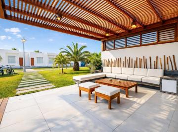 Casa de playa · 221m² · 6 Dormitorios · 3 Estacionamientos · Venta Casa de Playa en Condominio Tres Islas Km70 Id: 3 3 0 4 0