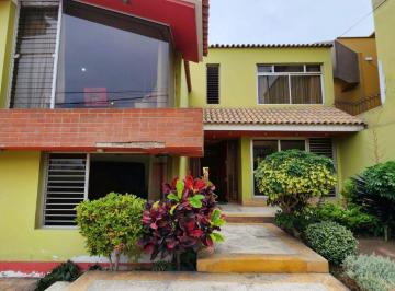 Casa de 3 habitaciones, Lima · San Borja: Casa en Venta, con Gran Potencial en Ubicación Privilegiada