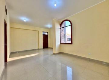 Departamento de 3 habitaciones, Lima · Departamento con Techos Altos en Urb. Valdiviezo - Smp