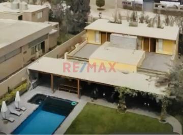 Terreno / Lote · 300m² · 9 Dormitorios · Terreno con Moderna Edificación en Cieneguilla