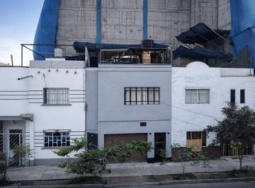 Casa · 205m² · 4 Dormitorios · 1 Estacionamiento · Vendo Casa Cerca Brisas del Titicaca y Plaza Bolognesi, Cercado de Lima