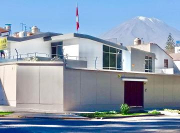 Casa de 14 habitaciones, Arequipa · Casa Amplia Para Negocio. Selva Alegre
