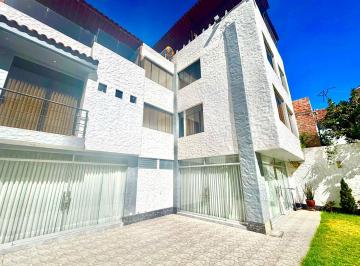 Casa de 6 habitaciones, Arequipa · Casa en Venta - Urbanizacion El Rosario II.
