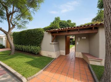 Casa · 550m² · 3 Dormitorios · 2 Estacionamientos · Casa en La Molina