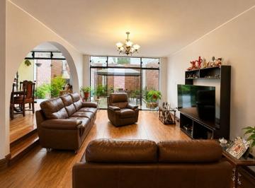 Casa de 6 habitaciones, Lima · Amplia Casa de 3 Pisos en Venta en Urb. Santa Patricia II Etapa